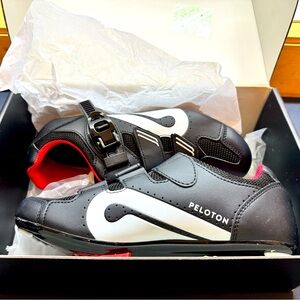 Peloton bike shoes size 39 (barely used)